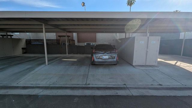 2260 N Indian Canyon Drive B, Palm Springs, CA 92262