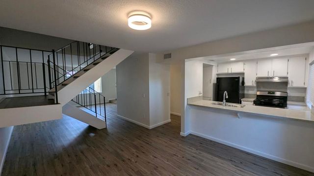 2260 N Indian Canyon Drive B, Palm Springs, CA 92262