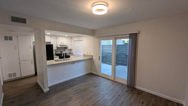 2260 N Indian Canyon Drive B, Palm Springs, CA 92262