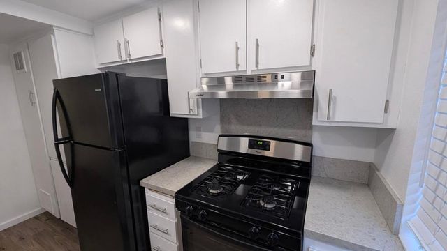 2260 N Indian Canyon Drive B, Palm Springs, CA 92262