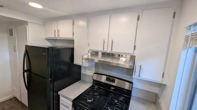 2260 N Indian Canyon Drive B, Palm Springs, CA 92262