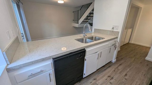 2260 N Indian Canyon Drive B, Palm Springs, CA 92262