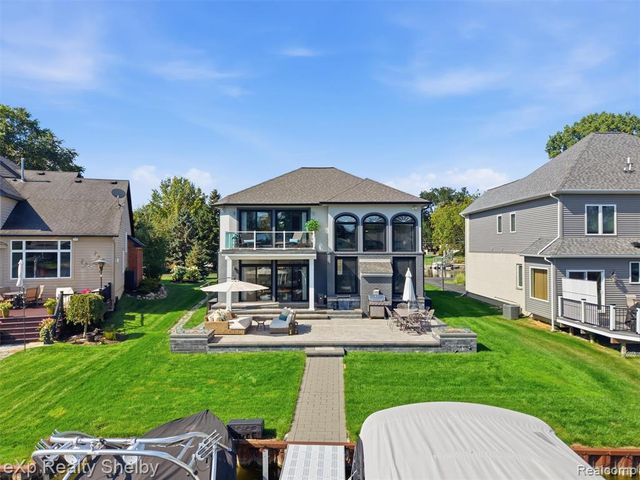 305 Beverly Estates Drive, Waterford, MI 48328