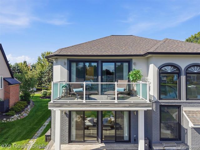 305 Beverly Estates Drive, Waterford, MI 48328