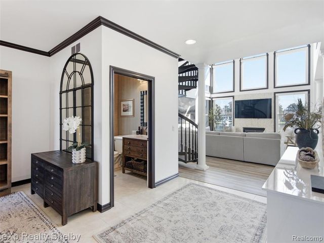 305 Beverly Estates Drive, Waterford, MI 48328