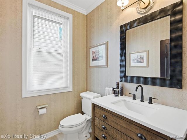 305 Beverly Estates Drive, Waterford, MI 48328