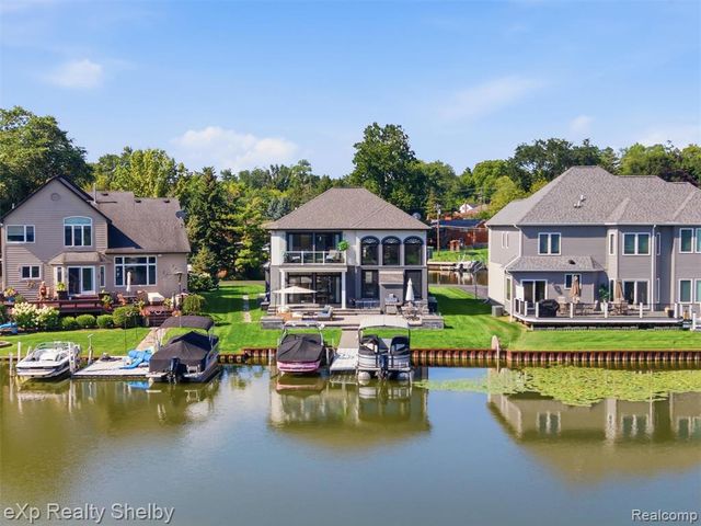 305 Beverly Estates Drive, Waterford, MI 48328