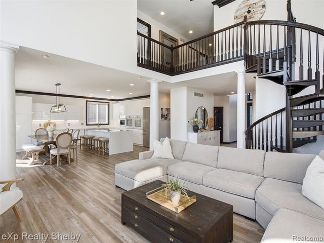 305 Beverly Estates Drive, Waterford, MI 48328