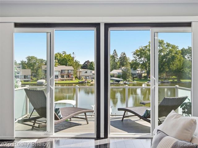 305 Beverly Estates Drive, Waterford, MI 48328