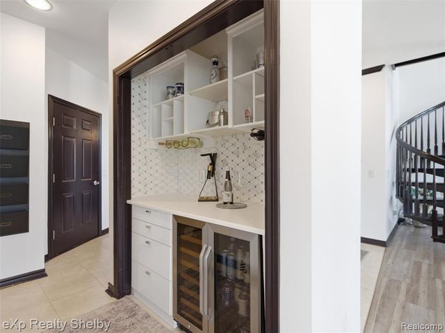 305 Beverly Estates Drive, Waterford, MI 48328