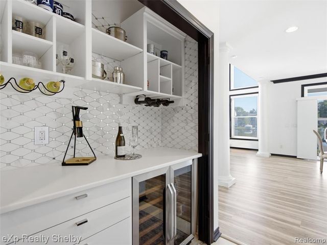305 Beverly Estates Drive, Waterford, MI 48328