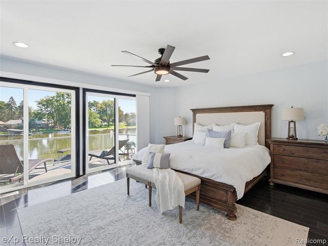 305 Beverly Estates Drive, Waterford, MI 48328