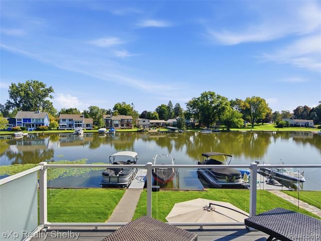 305 Beverly Estates Drive, Waterford, MI 48328
