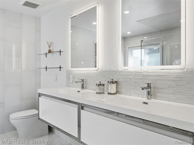 305 Beverly Estates Drive, Waterford, MI 48328