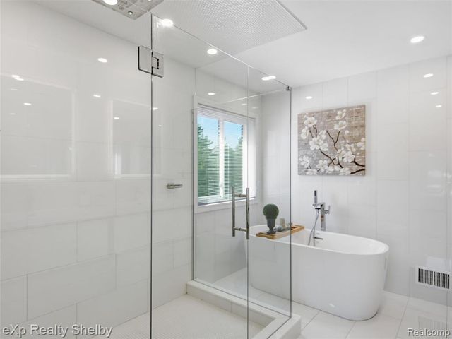 305 Beverly Estates Drive, Waterford, MI 48328
