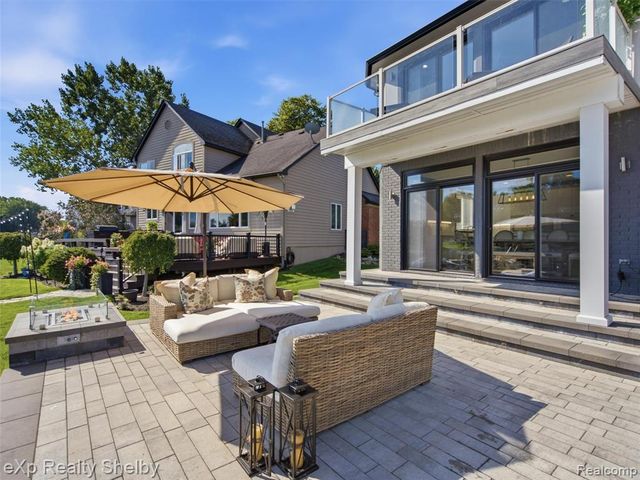 305 Beverly Estates Drive, Waterford, MI 48328