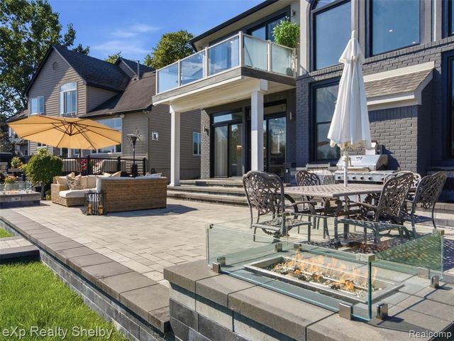 305 Beverly Estates Drive, Waterford, MI 48328
