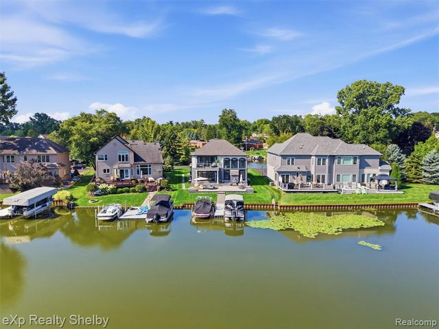 305 Beverly Estates Drive, Waterford, MI 48328
