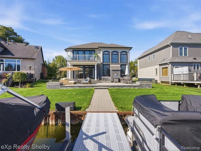 305 Beverly Estates Drive, Waterford, MI 48328