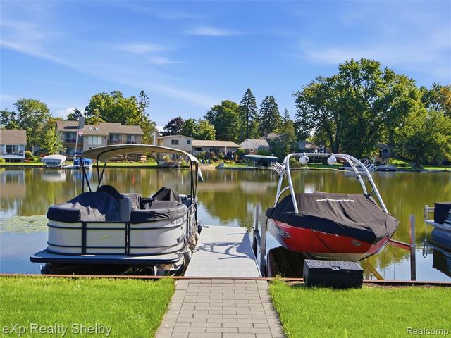 305 Beverly Estates Drive, Waterford, MI 48328