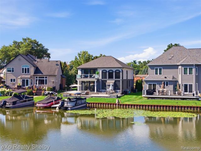 305 Beverly Estates Drive, Waterford, MI 48328