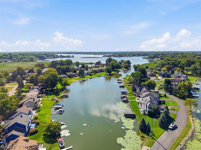 305 Beverly Estates Drive, Waterford, MI 48328