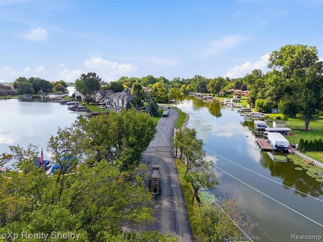 305 Beverly Estates Drive, Waterford, MI 48328