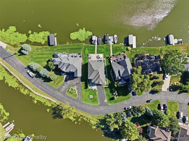 305 Beverly Estates Drive, Waterford, MI 48328