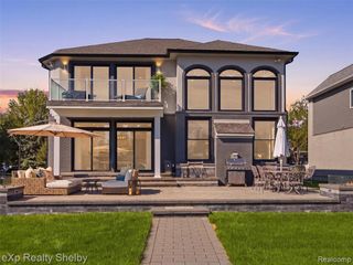 305 Beverly Estates Drive, Waterford, MI 48328