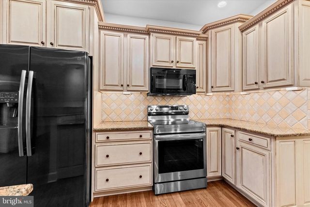 2111 CAREY WAY, Hummelstown, PA 17036