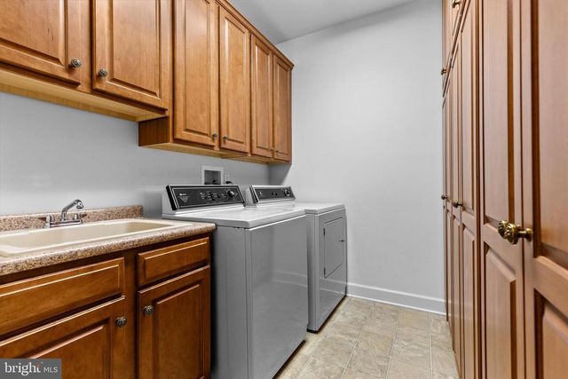 2111 CAREY WAY, Hummelstown, PA 17036