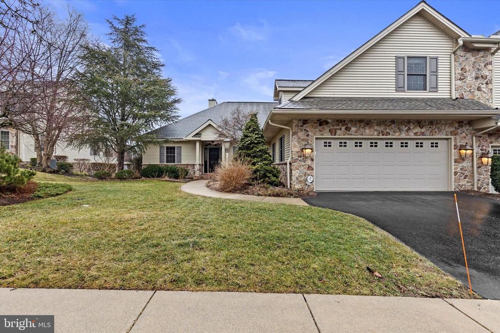 2111 CAREY WAY, Hummelstown, PA 17036