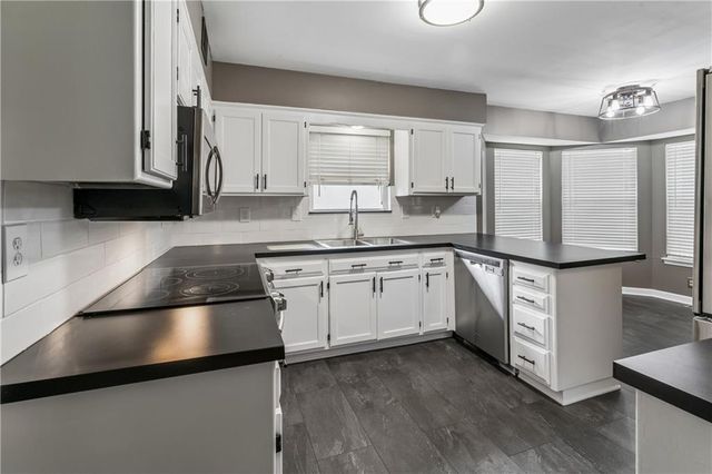 309 NE Brookwood Drive, Blue Springs, MO 64014