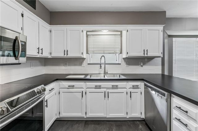 309 NE Brookwood Drive, Blue Springs, MO 64014