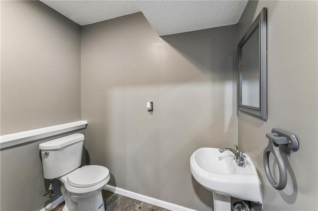 309 NE Brookwood Drive, Blue Springs, MO 64014