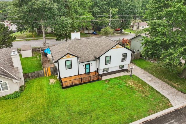 309 NE Brookwood Drive, Blue Springs, MO 64014