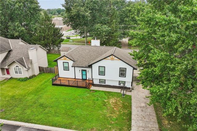 309 NE Brookwood Drive, Blue Springs, MO 64014