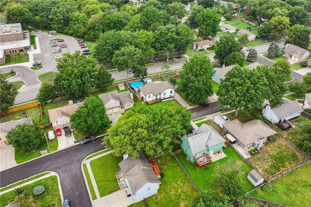 309 NE Brookwood Drive, Blue Springs, MO 64014