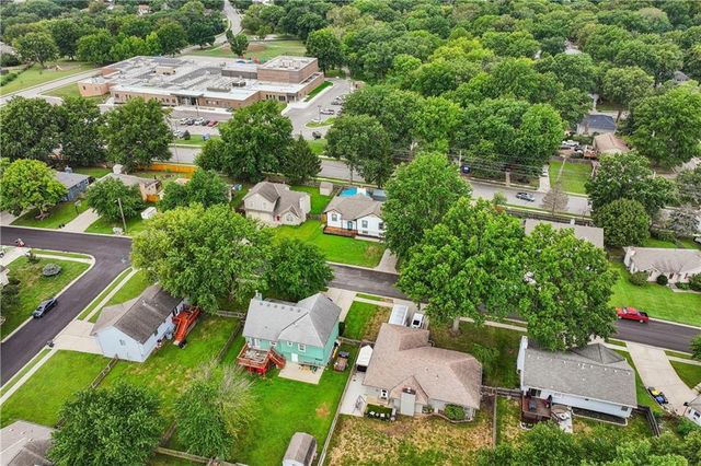 309 NE Brookwood Drive, Blue Springs, MO 64014