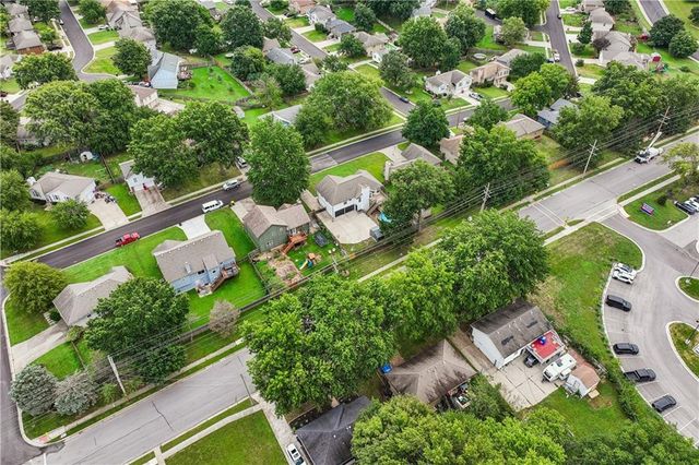 309 NE Brookwood Drive, Blue Springs, MO 64014