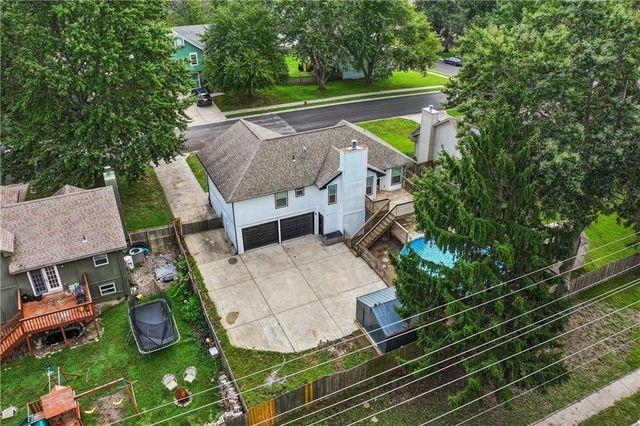 309 NE Brookwood Drive, Blue Springs, MO 64014