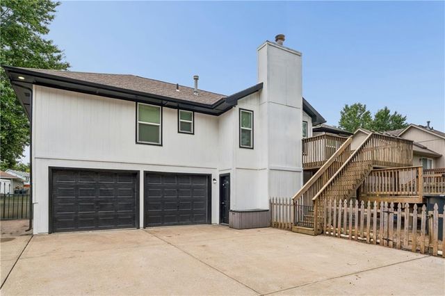 309 NE Brookwood Drive, Blue Springs, MO 64014
