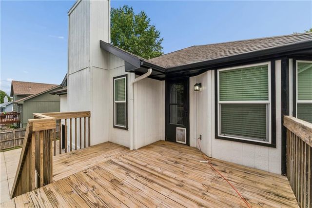 309 NE Brookwood Drive, Blue Springs, MO 64014