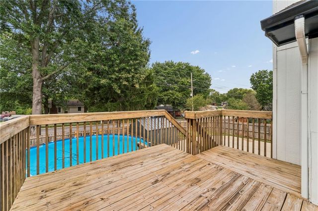 309 NE Brookwood Drive, Blue Springs, MO 64014