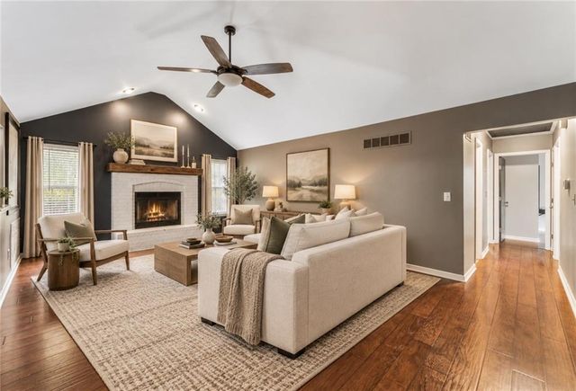 309 NE Brookwood Drive, Blue Springs, MO 64014