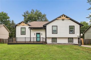 309 NE Brookwood Drive, Blue Springs, MO 64014