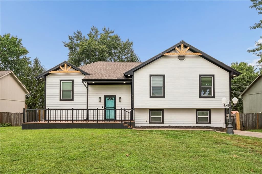 309 NE Brookwood Drive, Blue Springs, MO 64014