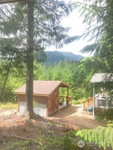 50 N Quinault Place, Hoodsport, WA 98548