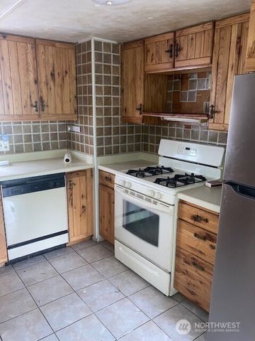 50 N Quinault Place, Hoodsport, WA 98548