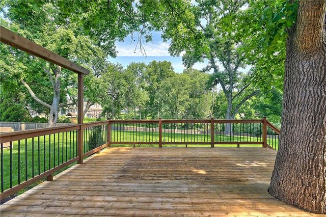 2444 W 103rd Street, Leawood, KS 66206